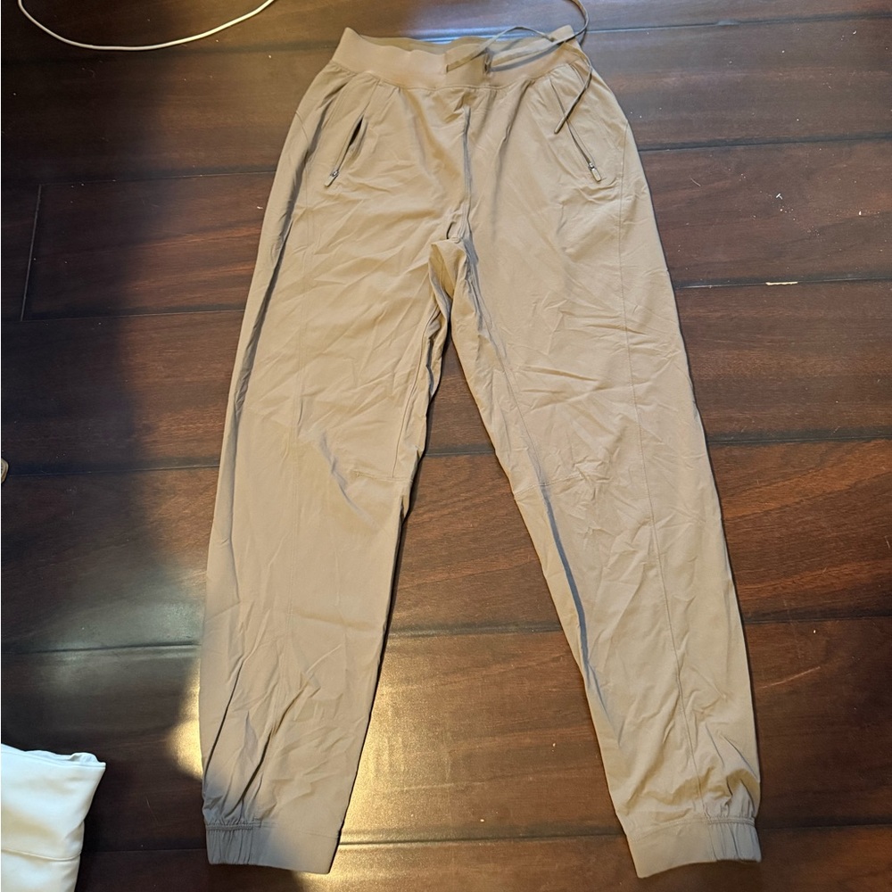 Lululemon Tan/khaki Jogger Pants size 6